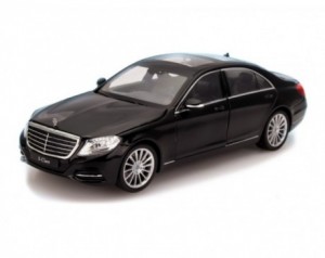 Kovinski avtomobil...