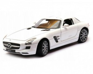 Kovinski avtomobil...