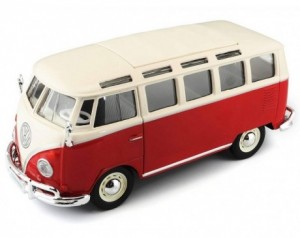 Kovinski avtomobil...